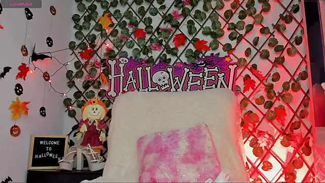 isabel jaames online show from October 2025 09:31:01 PM