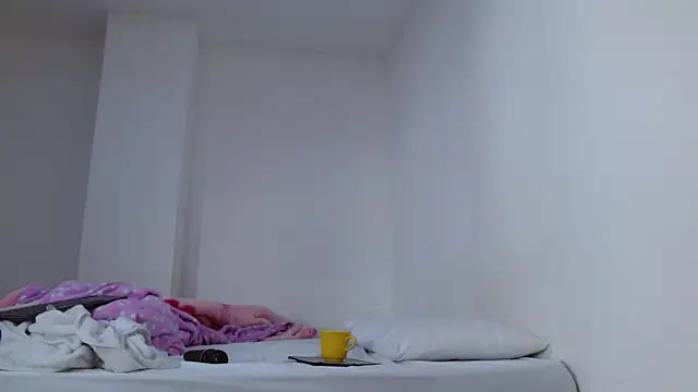 isabel 24 gil online show from March 2026 12:24:02 PM