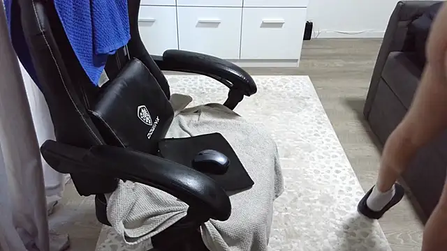 Milo9210 online show from April 2026 05:23:01 AM