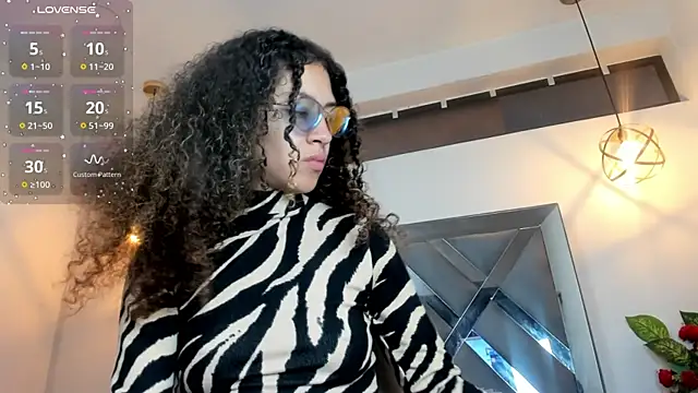 Hanna Cornee  online show from December 2025 12:21:02 PM