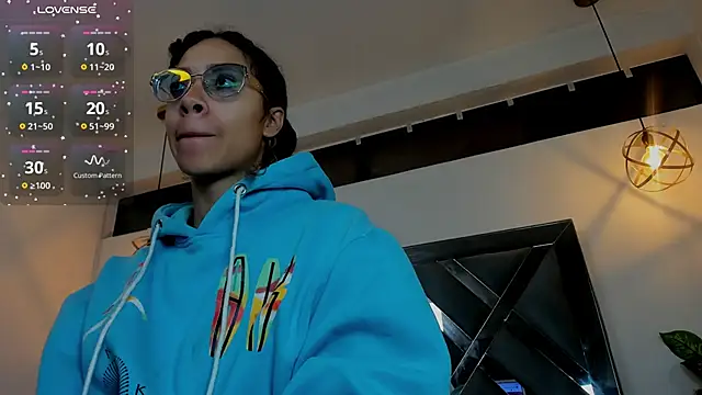 Hanna Cornee  online show from December 2025 12:25:01 PM