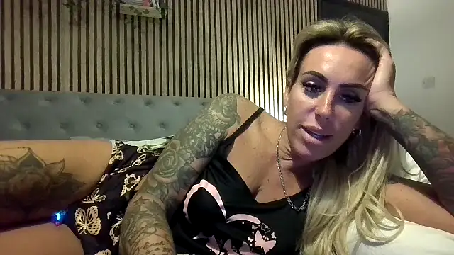 poppyinga1 online show from September 2025 02:00:02 AM