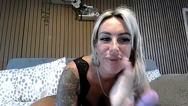 Snapshot of poppyinga1 chatting on June 2026 05:10:02 AM poppyinga1 online show from June 2026 05:10:02 AM