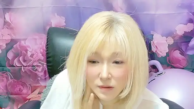 Snapshot of kimagure-fu- chatting on May 2026 01:49:02 PM kimagure-fu- online show from May 2026 01:49:02 PM