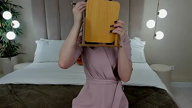 KiraHolli online show from October 2025 03:23:02 AM