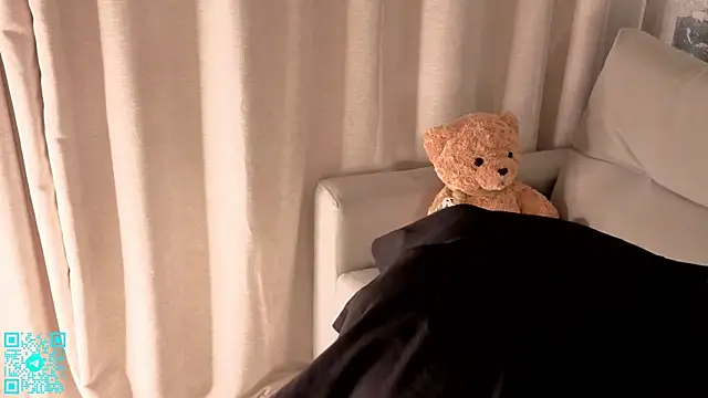 chloemilka online show from April 2026 06:10:01 PM