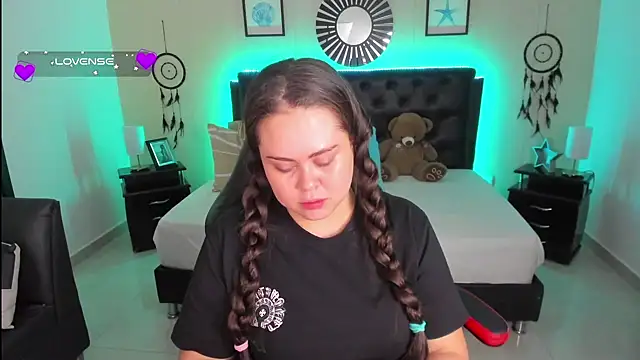 LolaVillalobos online show from September 2025 11:54:02 AM