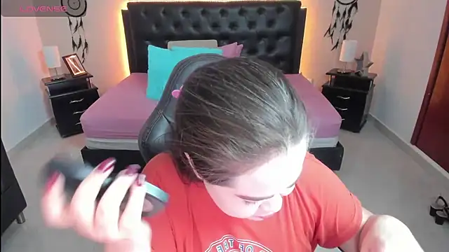 LolaVillalobos online show from September 2025 01:49:01 PM