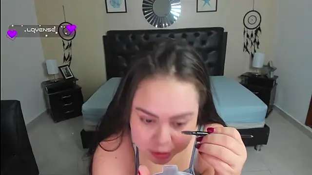 LolaVillalobos online show from October 2025 01:51:02 PM