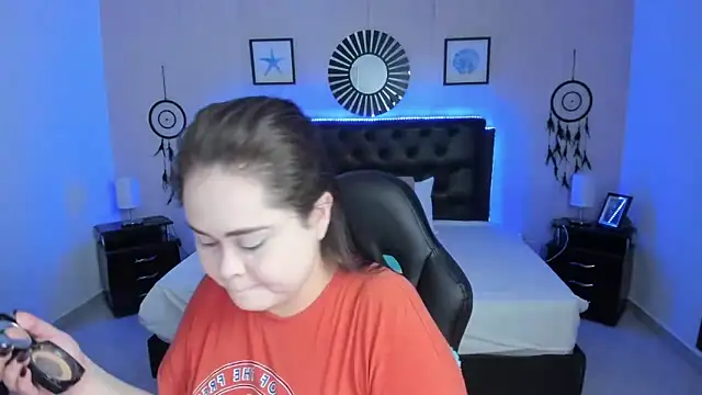 LolaVillalobos online show from November 2025 12:13:01 PM