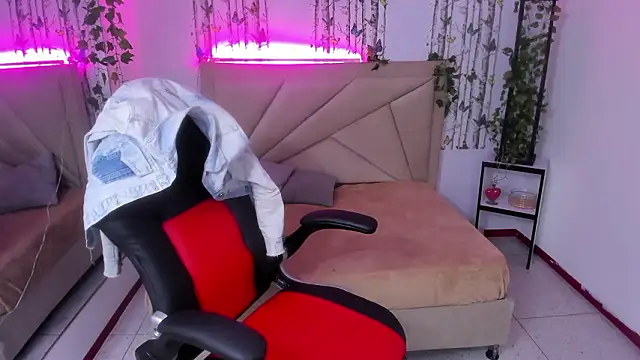 Snapshot of anna_moon11 chatting on February 2026 04:53:01 AM anna moon11 online show from February 2026 04:53:01 AM