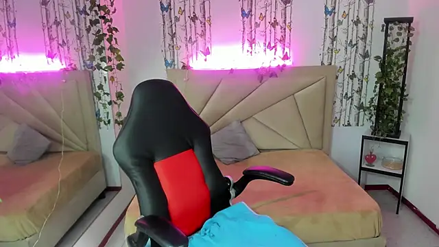 Snapshot of anna_moon11 chatting on February 2026 04:09:02 AM anna moon11 online show from February 2026 04:09:02 AM