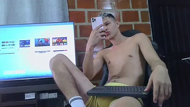 Twinkcock22 online show from March 2026 04:58:01 AM