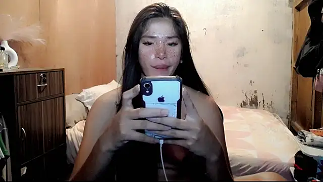 Snapshot of Cutierhyxx chatting on May 2026 01:52:01 PM Cutierhyxx online show from May 2026 01:52:01 PM