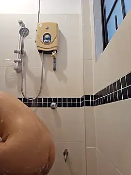 Snapshot of lirz06 chatting on December 2025 10:44:02 AM lirz06 online show from December 2025 10:44:02 AM