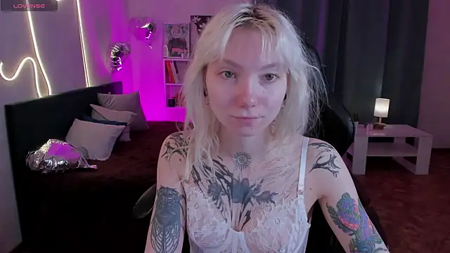 Snapshot of tattoo_art_baby chatting on May 2026 01:25:02 AM tattoo art baby online show from May 2026 01:25:02 AM