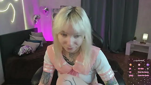 Snapshot of tattoo_art_baby chatting on June 2026 12:50:02 AM tattoo art baby online show from June 2026 12:50:02 AM