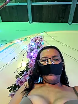 Snapshot of Tina_2pp chatting on November 2025 02:12:02 AM Tina 2pp online show from November 2025 02:12:02 AM