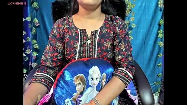 Snapshot of Forever_Love2025 chatting on October 2025 07:32:01 AM Forever Love2025 online show from October 2025 07:32:01 AM