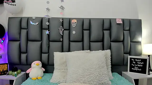 valeriasweet  online show from October 2025 08:07:01 PM