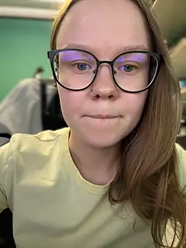 Snapshot of _CherryBloom_ chatting on September 2025 12:59:02 PM CherryBloom online show from September 2025 12:59:02 PM