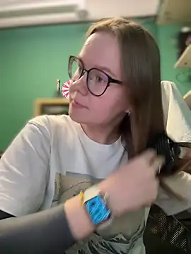 Snapshot of _CherryBloom_ chatting on September 2025 01:11:02 PM CherryBloom online show from September 2025 01:11:02 PM