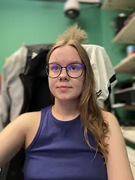 Snapshot of _CherryBloom_ chatting on September 2025 12:28:02 PM CherryBloom online show from September 2025 12:28:02 PM