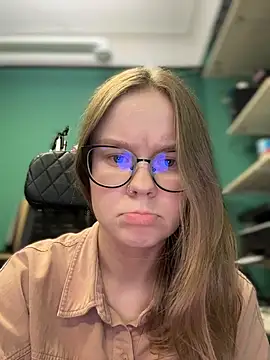 Snapshot of _CherryBloom_ chatting on September 2025 01:13:01 PM CherryBloom online show from September 2025 01:13:01 PM