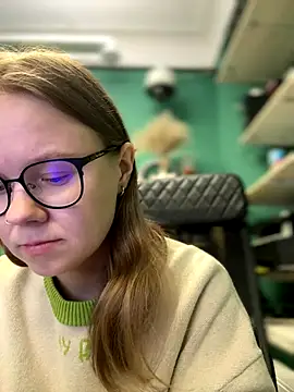 Snapshot of _CherryBloom_ chatting on September 2025 07:44:01 AM CherryBloom online show from September 2025 07:44:01 AM