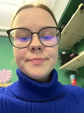 Snapshot of _CherryBloom_ chatting on September 2025 08:45:02 PM CherryBloom online show from September 2025 08:45:02 PM