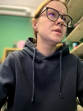 Snapshot of _CherryBloom_ chatting on September 2025 07:51:02 PM CherryBloom online show from September 2025 07:51:02 PM