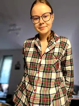 Snapshot of _CherryBloom_ chatting on September 2025 08:19:01 AM CherryBloom online show from September 2025 08:19:01 AM