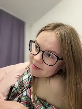 Snapshot of _CherryBloom_ chatting on September 2025 08:25:01 PM CherryBloom online show from September 2025 08:25:01 PM