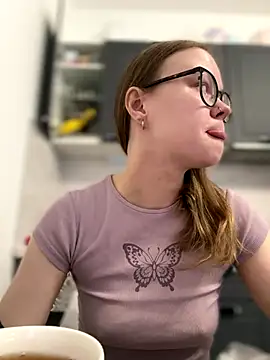 Snapshot of _CherryBloom_ chatting on October 2025 11:21:02 AM CherryBloom online show from October 2025 11:21:02 AM