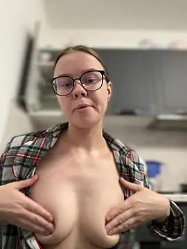 Snapshot of _CherryBloom_ chatting on January 2026 06:19:01 AM CherryBloom online show from January 2026 06:19:01 AM