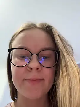 Snapshot of _CherryBloom_ chatting on February 2026 10:11:01 AM CherryBloom online show from February 2026 10:11:01 AM