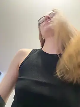 Snapshot of _CherryBloom_ chatting on February 2026 01:32:02 PM CherryBloom online show from February 2026 01:32:02 PM