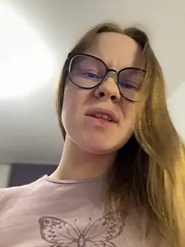 Snapshot of _CherryBloom_ chatting on February 2026 06:31:01 PM CherryBloom online show from February 2026 06:31:01 PM