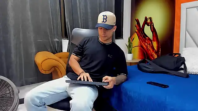 jaze bradley online show from November 2025 11:24:01 AM