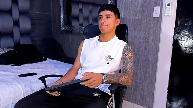 jaze bradley online show from December 2025 02:02:02 PM