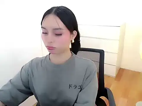 holly tabby online show from September 2025 08:41:01 PM