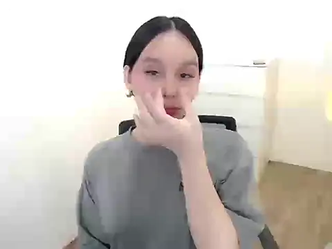 holly tabby online show from October 2025 07:05:01 PM