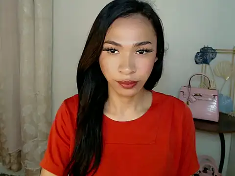 Snapshot of Annaloula chatting on November 2025 01:33:02 PM Annaloula online show from November 2025 01:33:02 PM