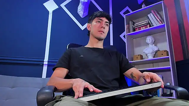 etham wolf  online show from October 2025 12:13:02 PM