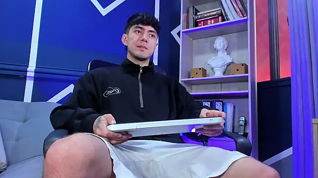 etham wolf  online show from October 2025 01:42:02 PM