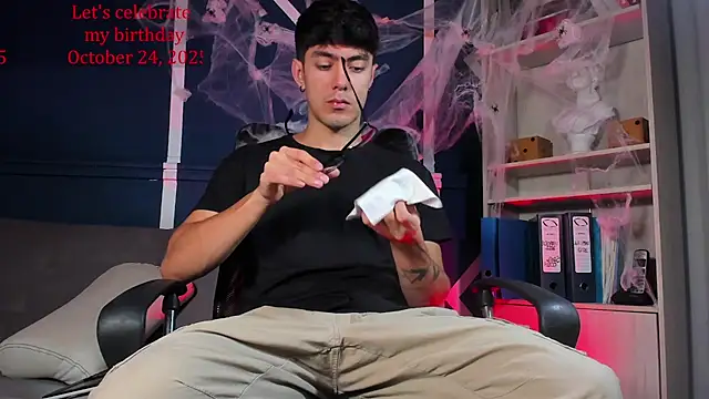 etham wolf  online show from October 2025 11:11:01 AM