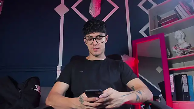 etham wolf  online show from November 2025 11:23:02 AM