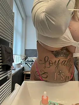 Snapshot of Jasmina-Joy chatting on February 2026 01:33:02 PM Jasmina-Joy online show from February 2026 01:33:02 PM