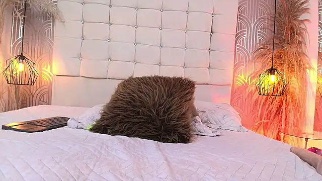 FGLuna online show from September 2025 12:38:01 PM