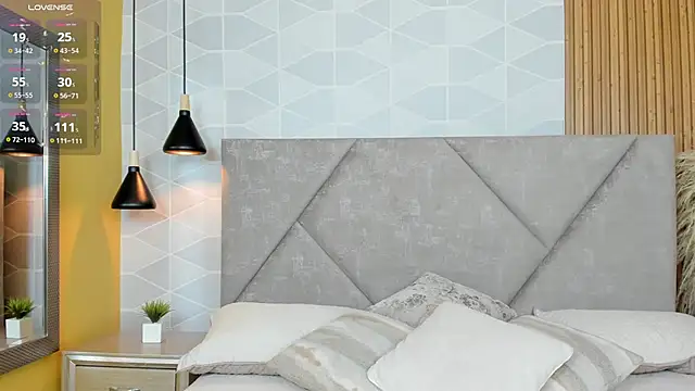 Jade Whisper online show from October 2025 01:28:02 AM